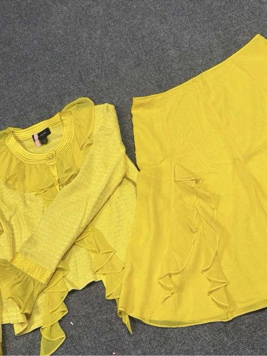 St. John Dresses & Skirts - ST. JOHN Silk Wmns Yellow Blouse With Skirt Set READ Measurments
